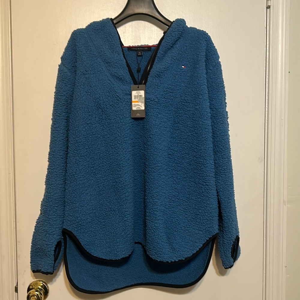 TommyvHilfiger Sherpa jacket. Size S and roomy. Back side is longer than front.